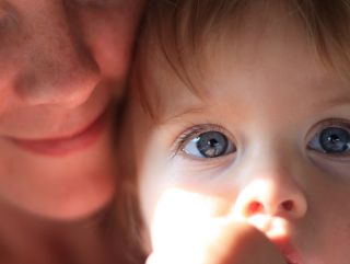 Les visages d'une maman et sa fille